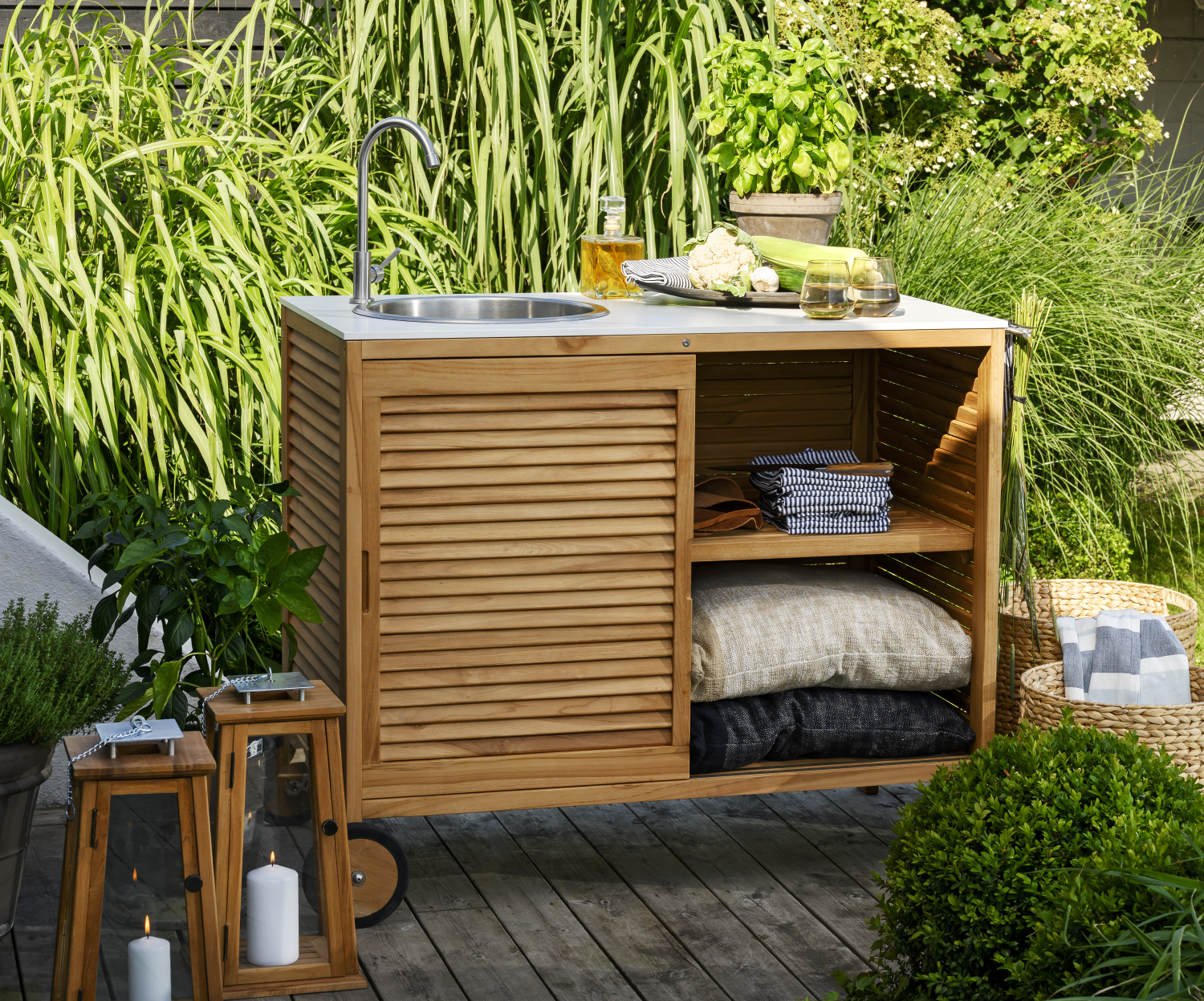 Figalia outdoor Kitchen Natural colored/white