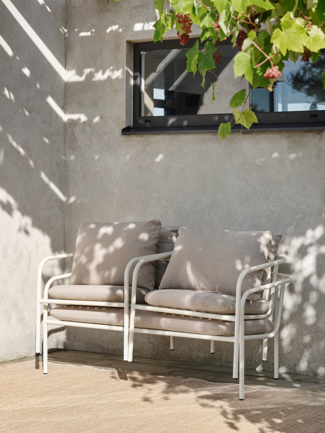 Bendt armchair Pearl White/Teddy Beige