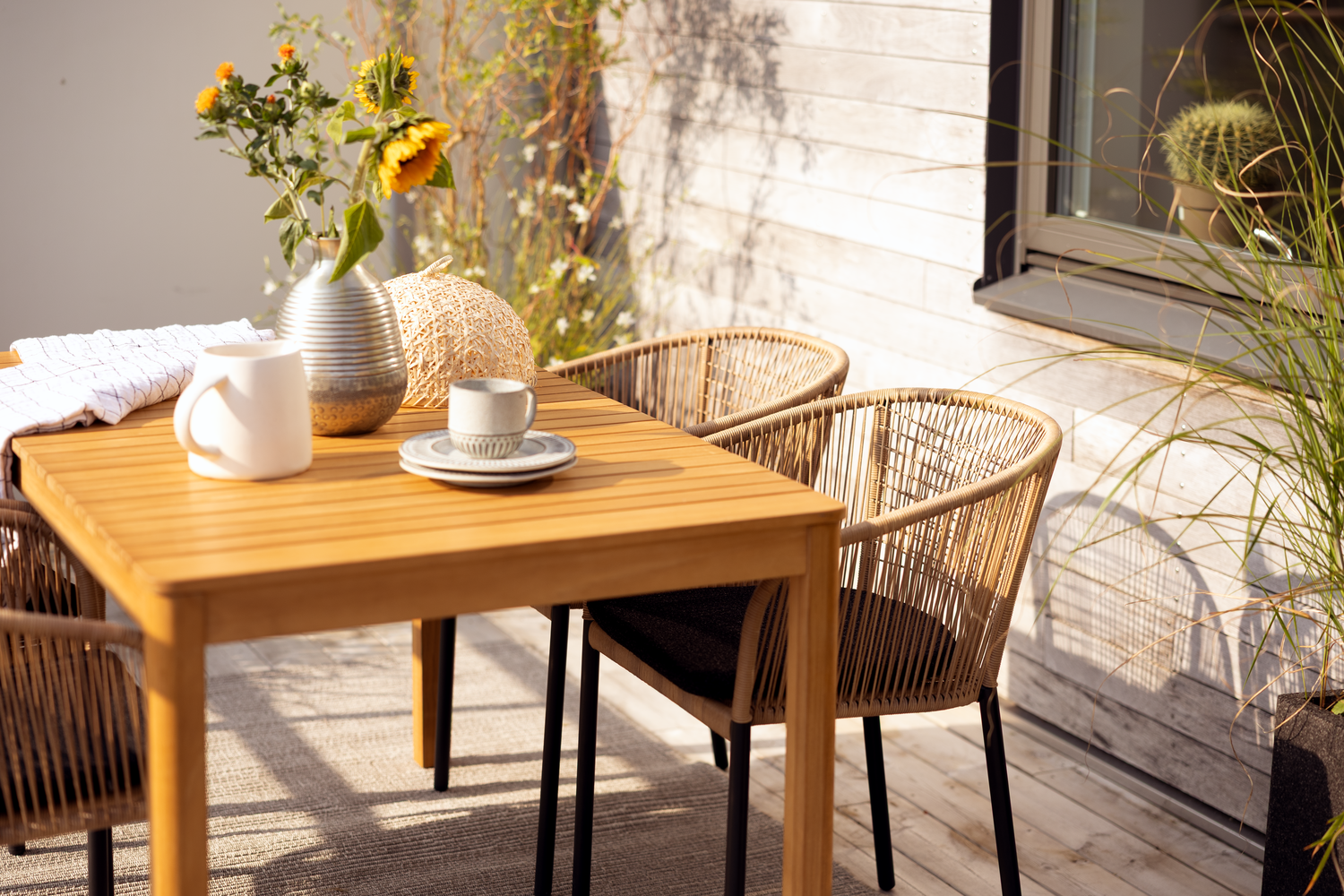 Joe dining table Natural color