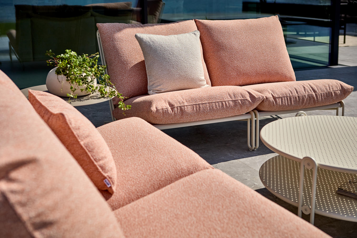 Blixt coffee table Pearl white