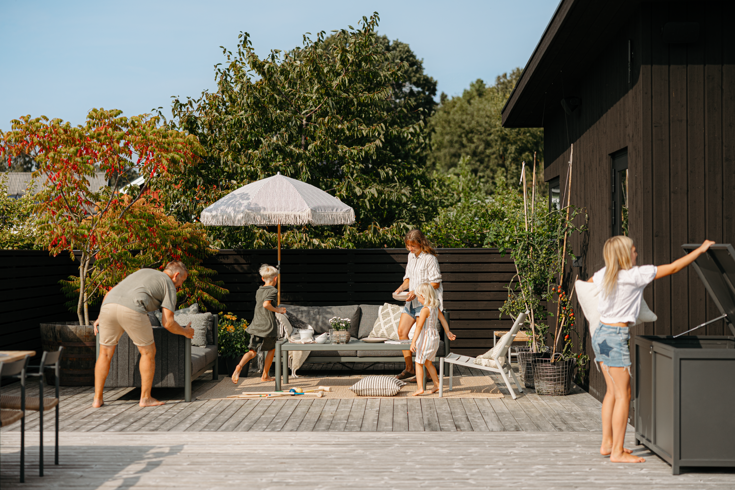 Brad 2,5-seater sofa Nordic Green/Charcoal Grey