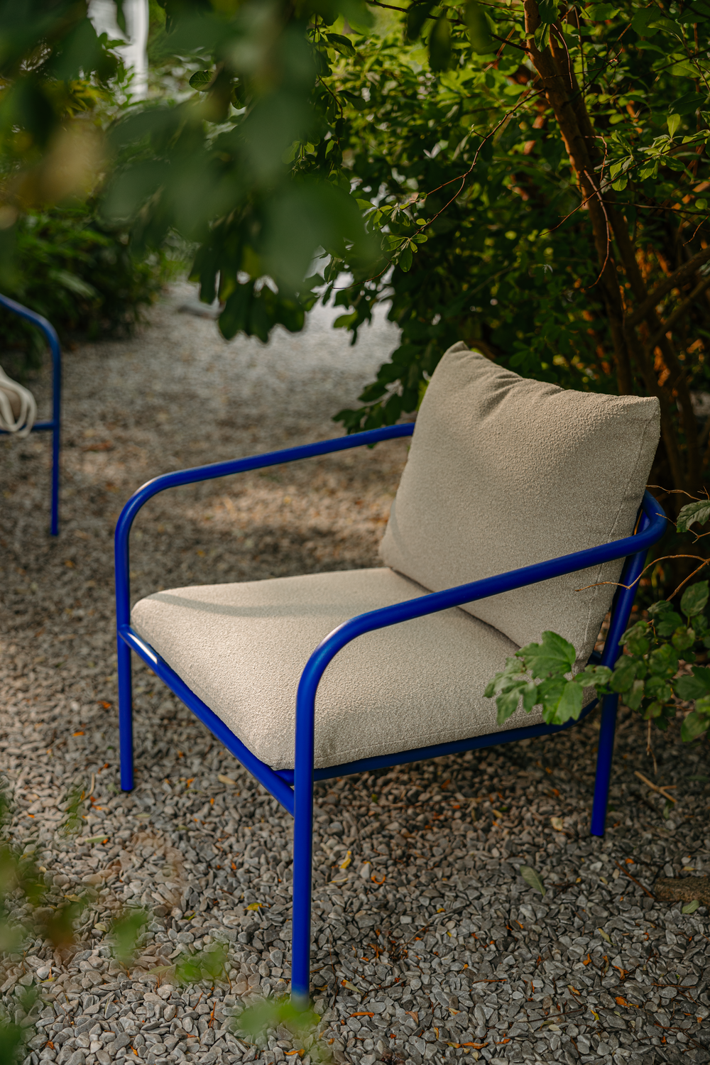 Bendt armchair Indigo Blue/Teddy Beige