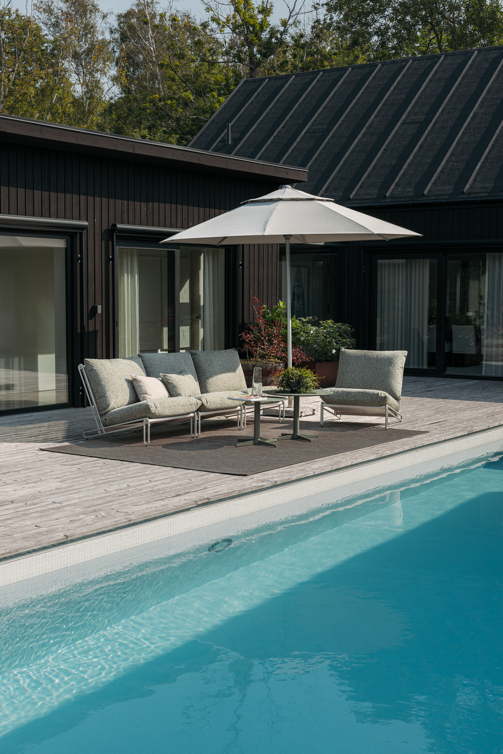 Blixt lounge chair Light Grey/Teddy Verde