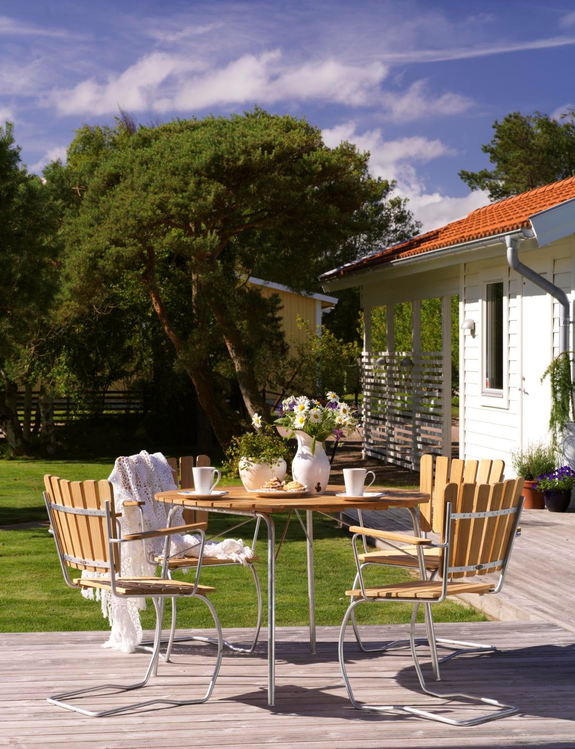 56:an armchair Natural colored/grey