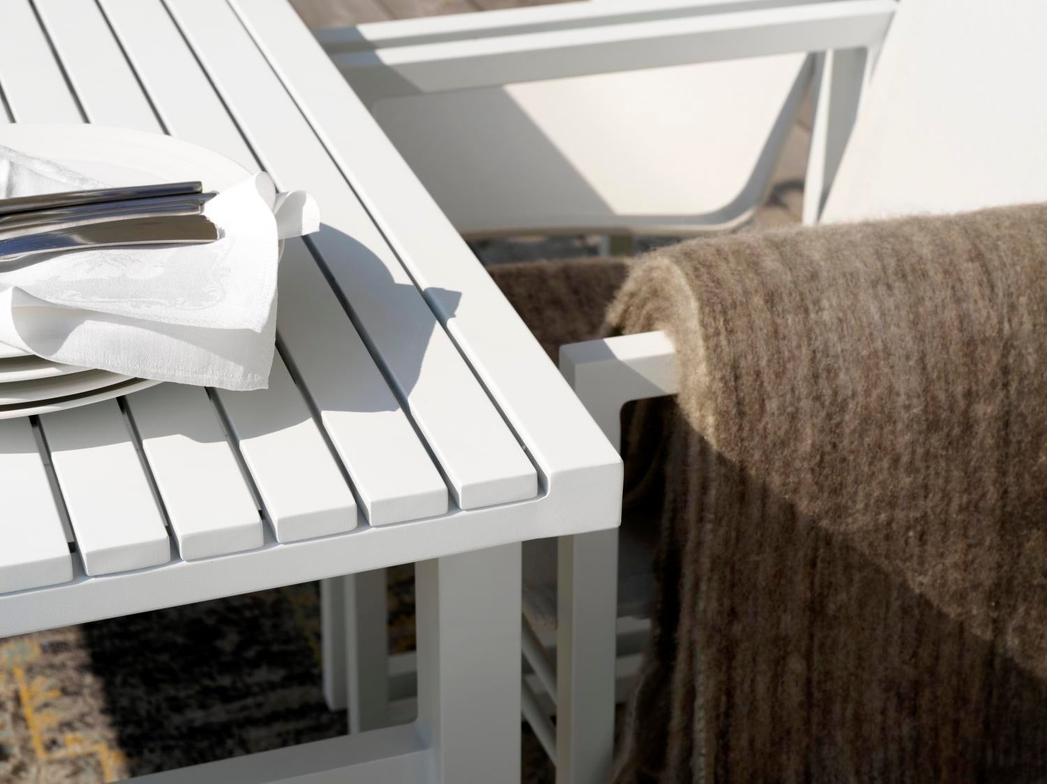 Vevi dining table White