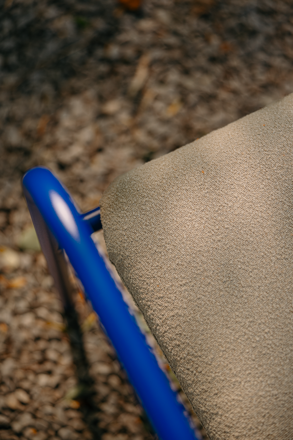 Bendt armchair Indigo Blue/Teddy Beige