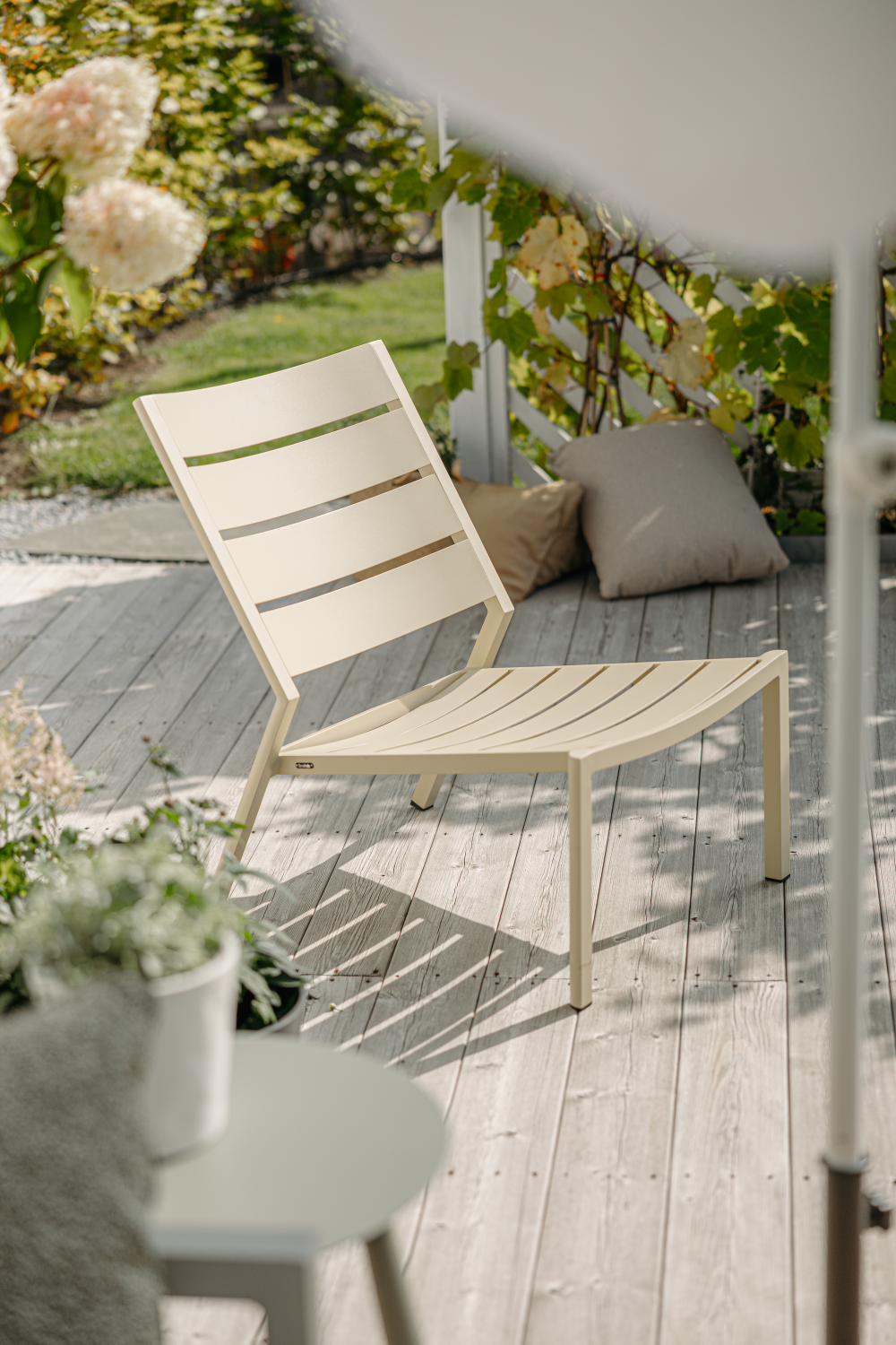 Delia lounge chair Lemon