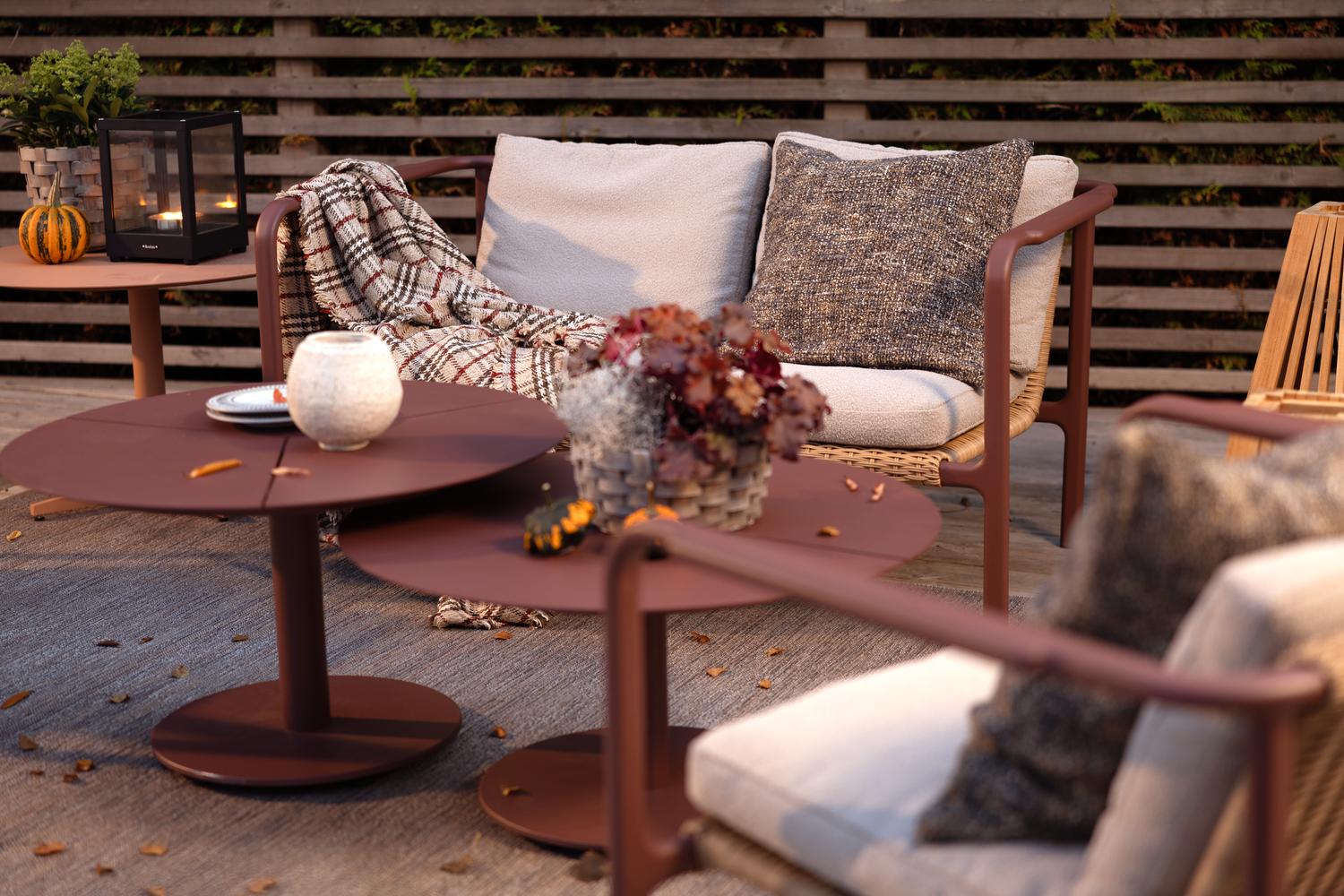 Peace coffee table Zin Red