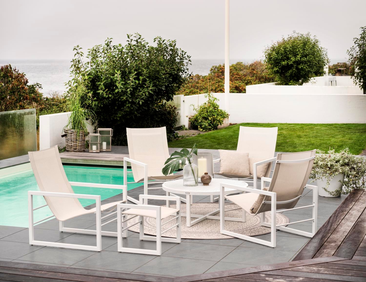 Vevi footstool White/Off-white