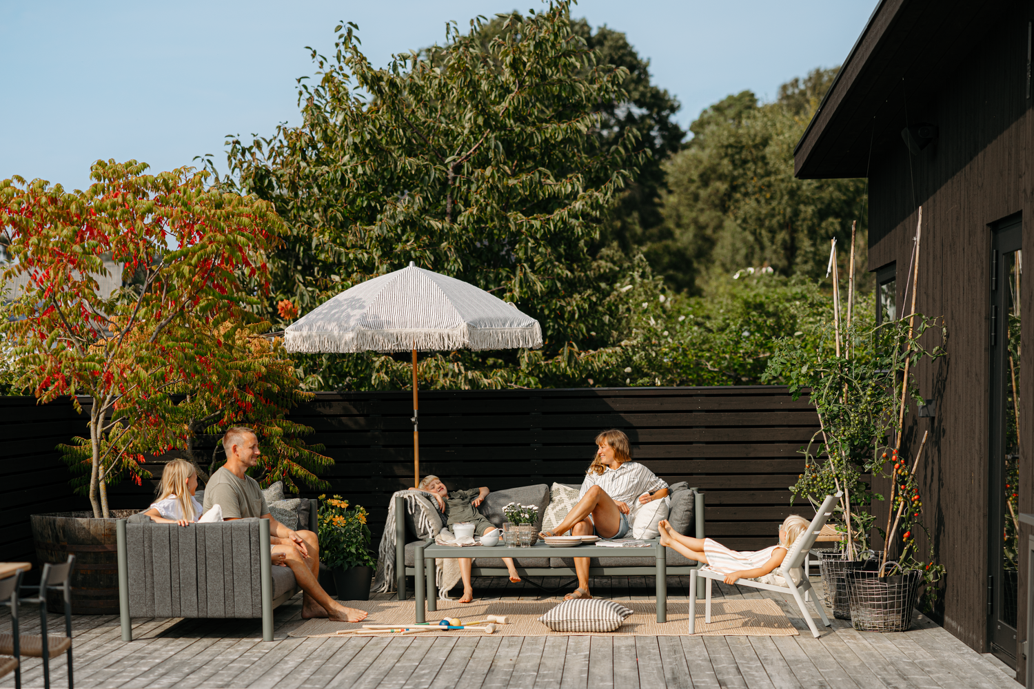 Brad 2,5-seater sofa Nordic Green/Charcoal Grey